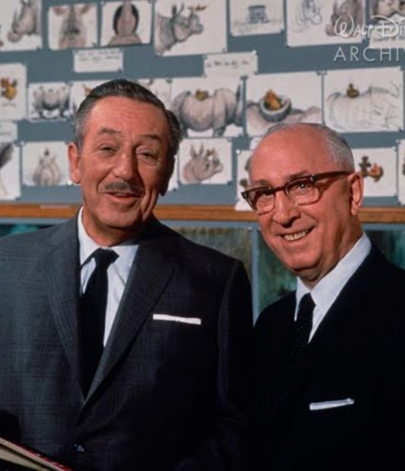 Walt Disney e Roy Disney em fotografia colorida
